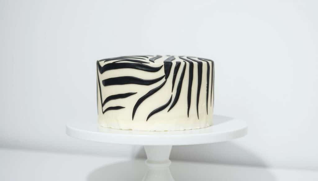 Zebra Cake Presentation and Storage